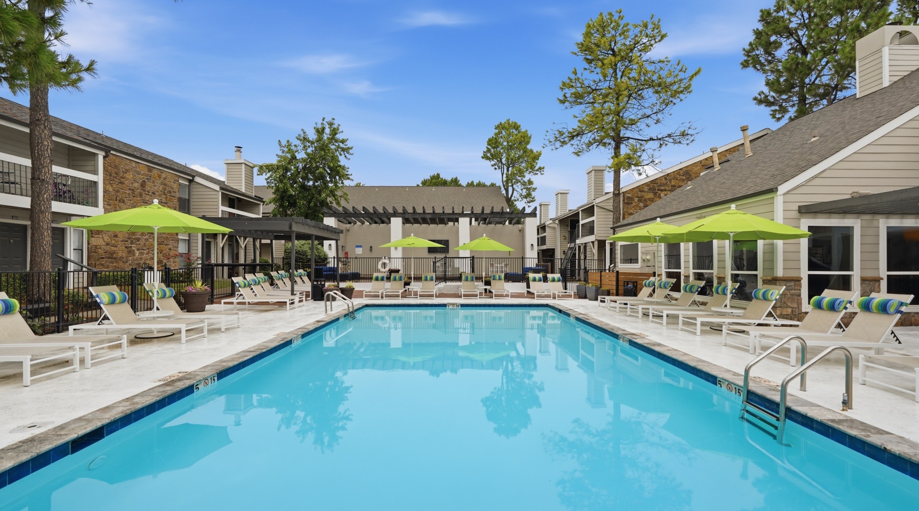 Beautiful Sparking pool with tanning loungers